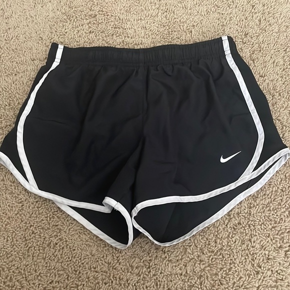 Nike shorts - Picture 1 of 8